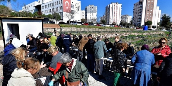 Bornova’da toprak bayanlarla canlanıyor