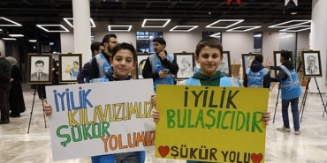 bu-gecede-guzellige-rehber-edenler-bulustu-YPiyO6fz.jpg