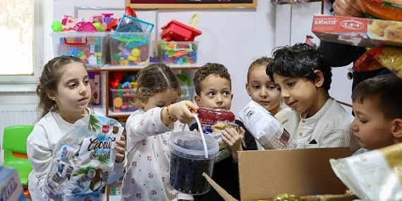 Buca’da minik yüreklerden büyük dayanışma