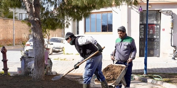 Burhaniye’de Park ve Yeşil Alanlarda Bahar Paklığı