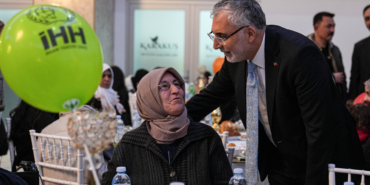 calisma-ve-sosyal-guvenlik-bakani-isikhan-usakta-iftarda-konustu-NqguQz17.jpg