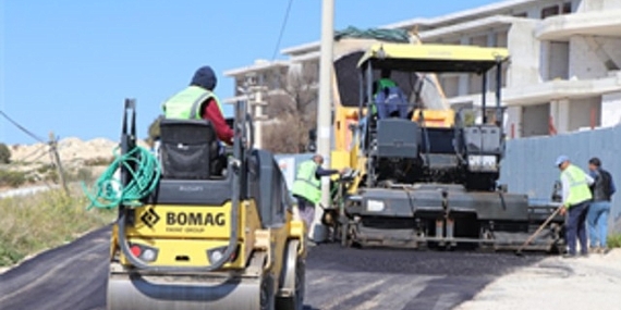 Çeşme’nin yolları yaza hazırlanıyor