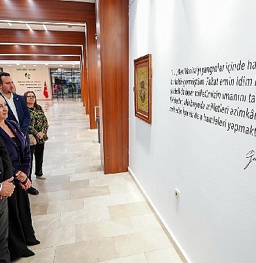 chp-genel-baskani-ozgur-ozel-sarisin-bir-kurt-standini-gezdi-ZflwOkR5.jpg