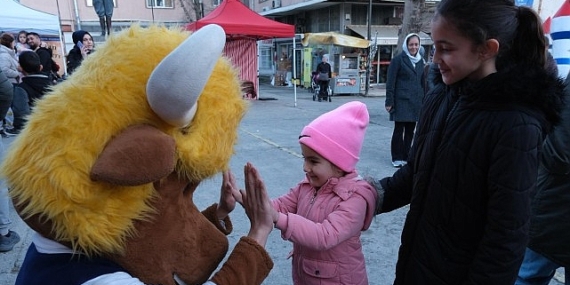 Çocuklar ve Ailelerinden Lider Çerçioğlu’na Teşekkür
