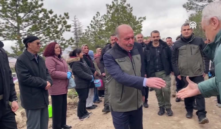 corumda-turkiyenin-gucu-orman-etkinliginde-2-bin-fidan-toprakla-bulusturuldu-KVS93uTK.jpg