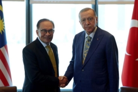 cumhurbaskani-erdogan-malezya-basbakani-enver-ibrahim-ile-gorustu-lNrXmm8e.jpg