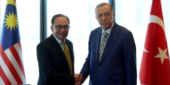 Cumhurbaşkanı Erdoğan, Malezya Başbakanı Enver İbrahim ile görüştü