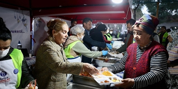 Didim Balat Mahallesi’nde Ramazan Rahmeti Paylaşıldı