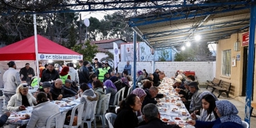 didim-belediyesi-batikoy-mahallesinde-iftar-sofrasi-kurdu-cIVJtxmf.jpg