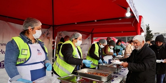 Didim Belediyesi, Didimlileri Cumhuriyet Kent Meydanı’nda Kurulan İftar Sofrasında Buluşturdu