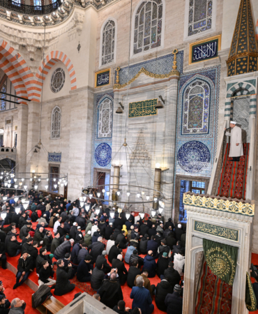 diyanet-isleri-baskani-arpagus-suleymaniye-camisinde-hutbe-irat-etti-rymZEdCN.jpg