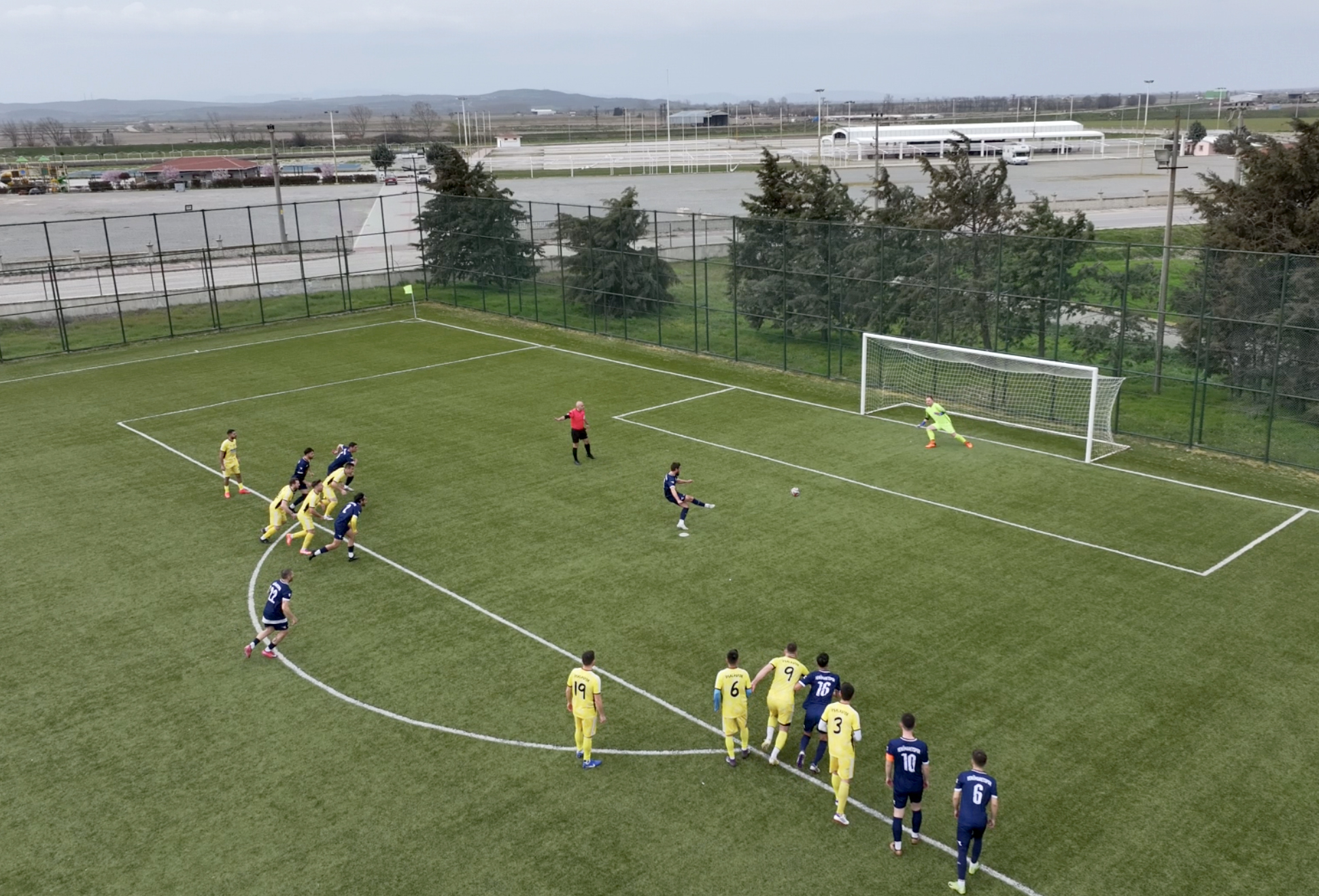 edirnede-amator-futbol-takimi-tek-penalti-atisi-icin-226-kilometre-yol-katetti-nVyUS8DL.jpg