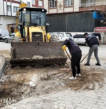 edremit-belediyesi-altinkumda-ve-kadikoyde-yollari-yeniliyor-GZMt51XR.jpg