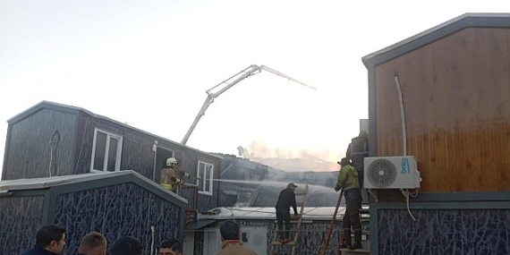 Emekçi Konteynerinde Çıkan Yangın Denetim Altına Alındı