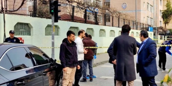 Fatih’te bir kadın boşanmak istediği eşi tarafından sokakta yürürken öldürüldü
