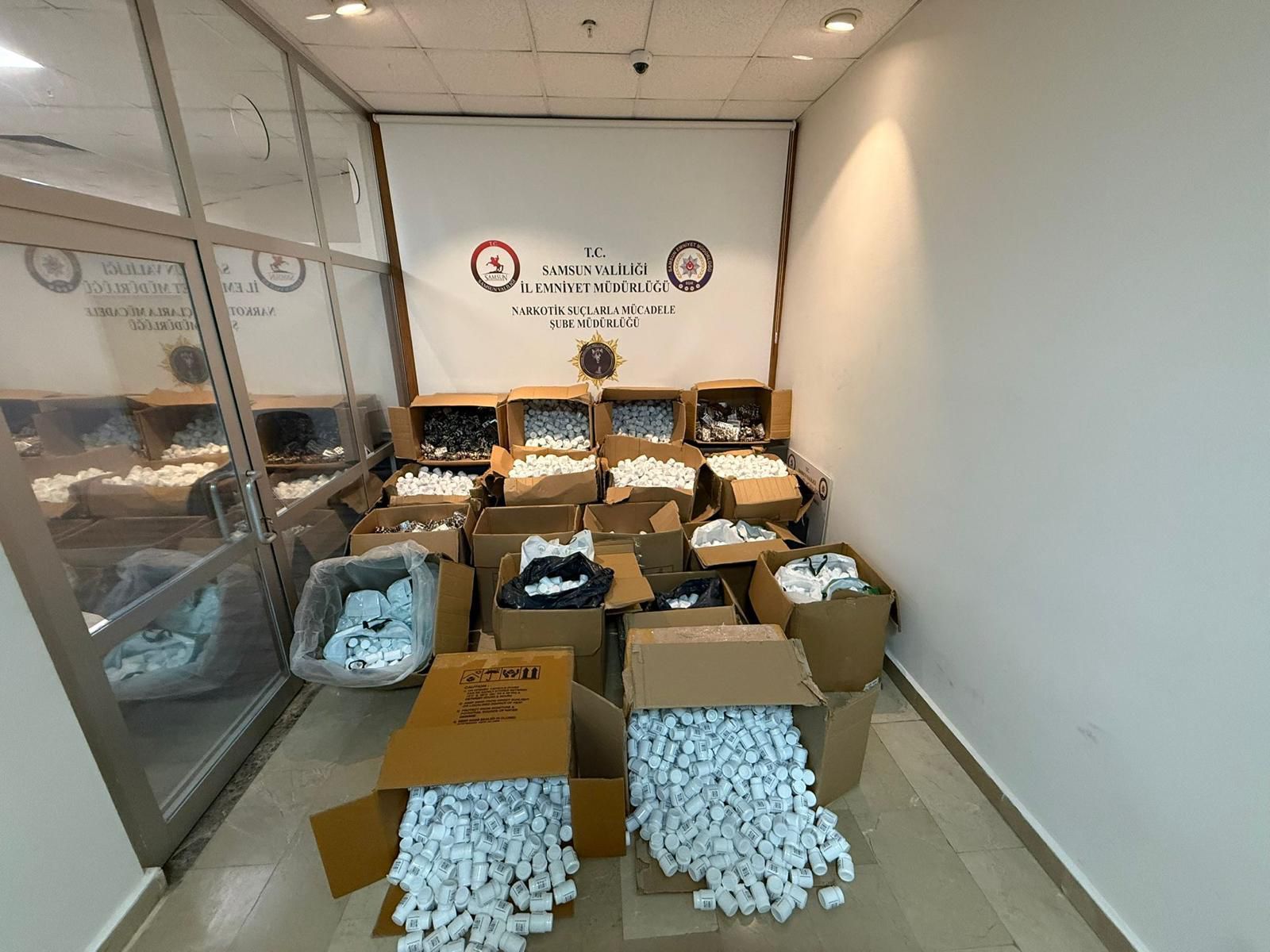 guncelleme-samsunda-421-bin-120-uyusturucu-hap-ele-gecirildi-jYX3Um71.jpg