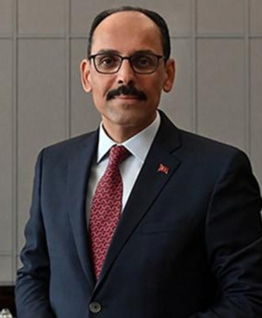 ibrahim-kalinin-kitabi-zirveye-oturdu-NWqHVmjA.jpg