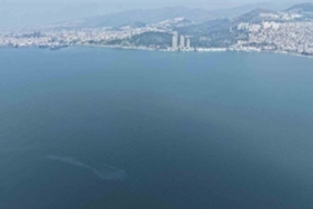 izmir-korfezinde-tekrar-dis-kaynakli-kirlilik-alarmi-Nq8ITNG8.jpg