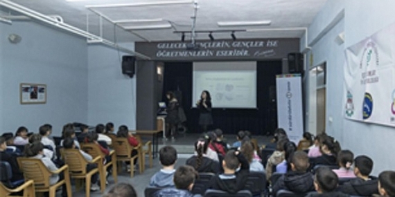 İzmir’de çocuklar iklim için ayakta