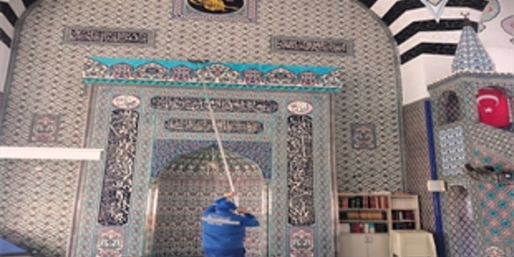 İzmir’in mescitlerinde bayram paklığı