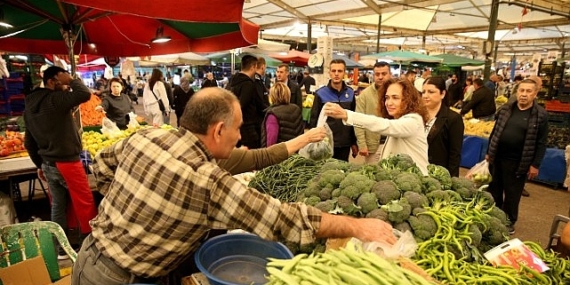 Karşıyaka’dan çocukları şiddet sarmalından koruyacak tarihi karar: Pazar yerlerinde kesici alet satışına son!