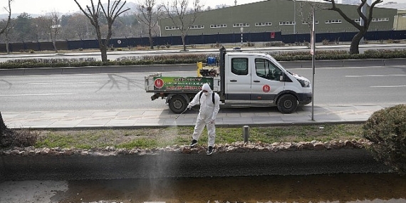 Keçiören’de Larva Uğraşı ve Bordo Bulamacı Uygulamaları Aralıksız Devam Ediyor