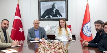 konak-belediyesi-ve-bayetavdan-is-birligi-imzalar-esit-ve-adil-hayat-icin-atildi-sZfUzqMa.jpg