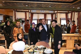 lider-altay-konyadaki-gazzeli-ailelerle-iftar-sofrasinda-bulustu-zNm7hAjw.jpg