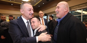 lider-buyukakin-afet-gonulluleri-ile-iftar-yapti-M6lcNhbd.jpg