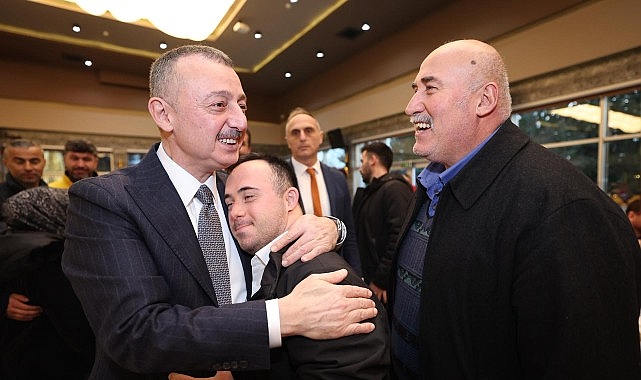 lider-buyukakin-afet-gonulluleri-ile-iftar-yapti-M6lcNhbd.jpg