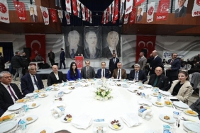 lider-buyukakin-mhp-vilayet-iftarina-katildi-xVOq3zq7.jpg