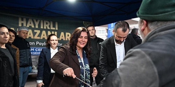 Lider Çerçioğlu Atatürk Kent Meydanı’nda Kurulan İftar Sofrasında Vatandaşlarla Bir Ortaya Geldi