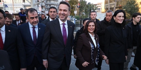 Lider Çerçioğlu, Bakan Bayraktar ile Birlikte Atatürk Kent Meydanı’nda Düzenlenen İftarda Vatandaşlarla Bir Ortaya Geldi