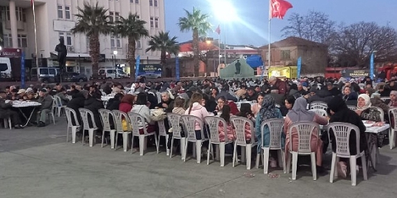 Lider Çerçioğlu binlerce vatandaşı her gün iftar sofralarında buluşturuyor