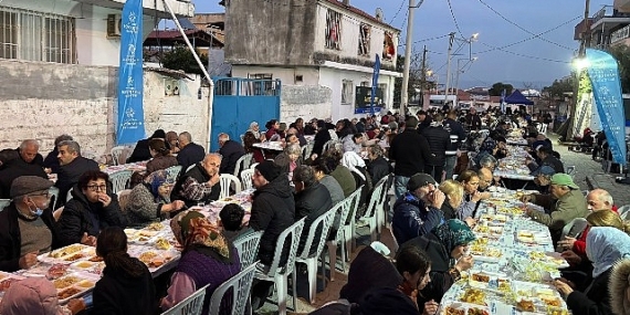 Lider Çerçioğlu her gün binlerce vatandaşı iftar sofralarında buluşturmaya devam ediyor