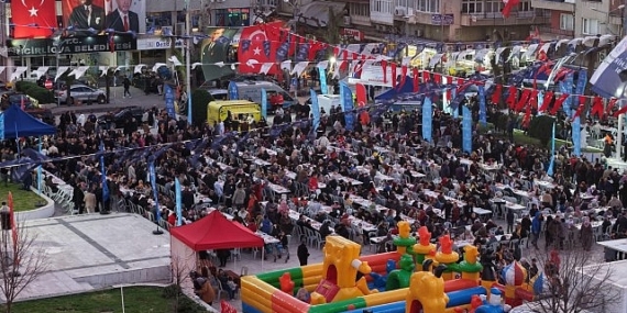 Lider Çerçioğlu İncirliova’da İftar Sofrasında Vatandaşlar İle Bir Ortaya Geldi