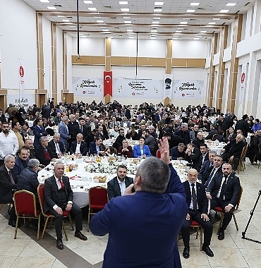 lider-mesut-ozarslan-corumlulari-iftarda-agirladi-dWaA9JJr.jpg