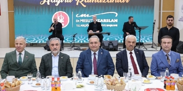 lider-ozarslan-dogu-karadenizlilerle-iftar-sofrasinda-bulustu-uul66Wps.jpg