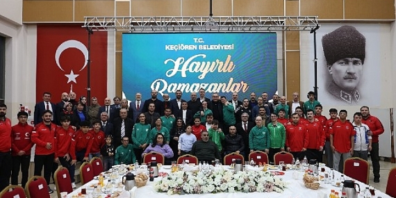 Lider Özarslan, özel ihtiyaçlı bireyler ve atletlerle iftarda buluştu