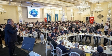 lider-ozarslan-vakif-dostlariyla-iftar-sofrasinda-bulustu-e4M639bi.jpg