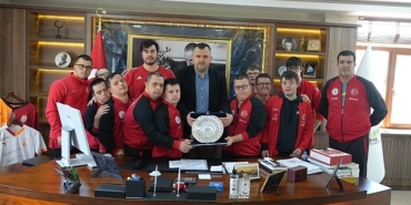 lider-tasyasan-down-sendromlular-basketbol-ulusal-kadrosunu-agirladi-lrFcAkBx.jpg