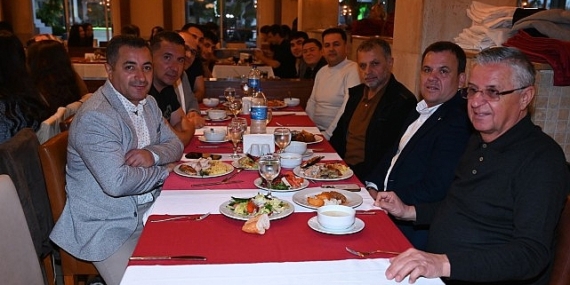 Lider Topaloğlu’ndan öğrencilere iftar yemeği