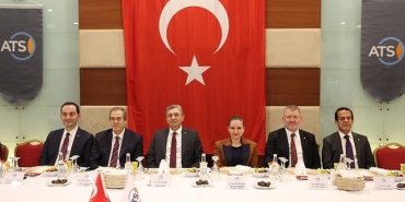 lider-vekili-ozdemir-is-dunyasi-ile-iftarda-bir-ortaya-geldi-ksXROps4.jpg