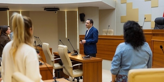 Lider Yiğit, Yeni Evlenen Çiftlere Takviye Kartlarını Teslim Etti