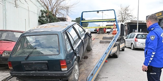 Manisa Büyükşehir Sahipsiz ve Hurda Araçları Kaldırıyor