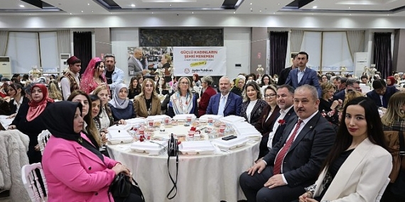 Menemen’de 8 Mart coşkusu yaşandı