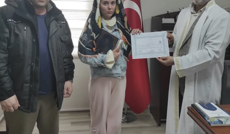 mersine-bir-nukleer-guc-santralinde-calismaya-gelen-rus-kadin-musluman-oldu-xwfwaTTw.jpg