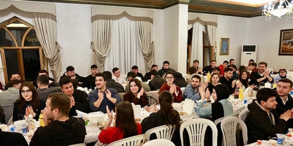 Nevşehir Belediyesi Başkanlık Makamını Sahur Sofrasına Çevirdik