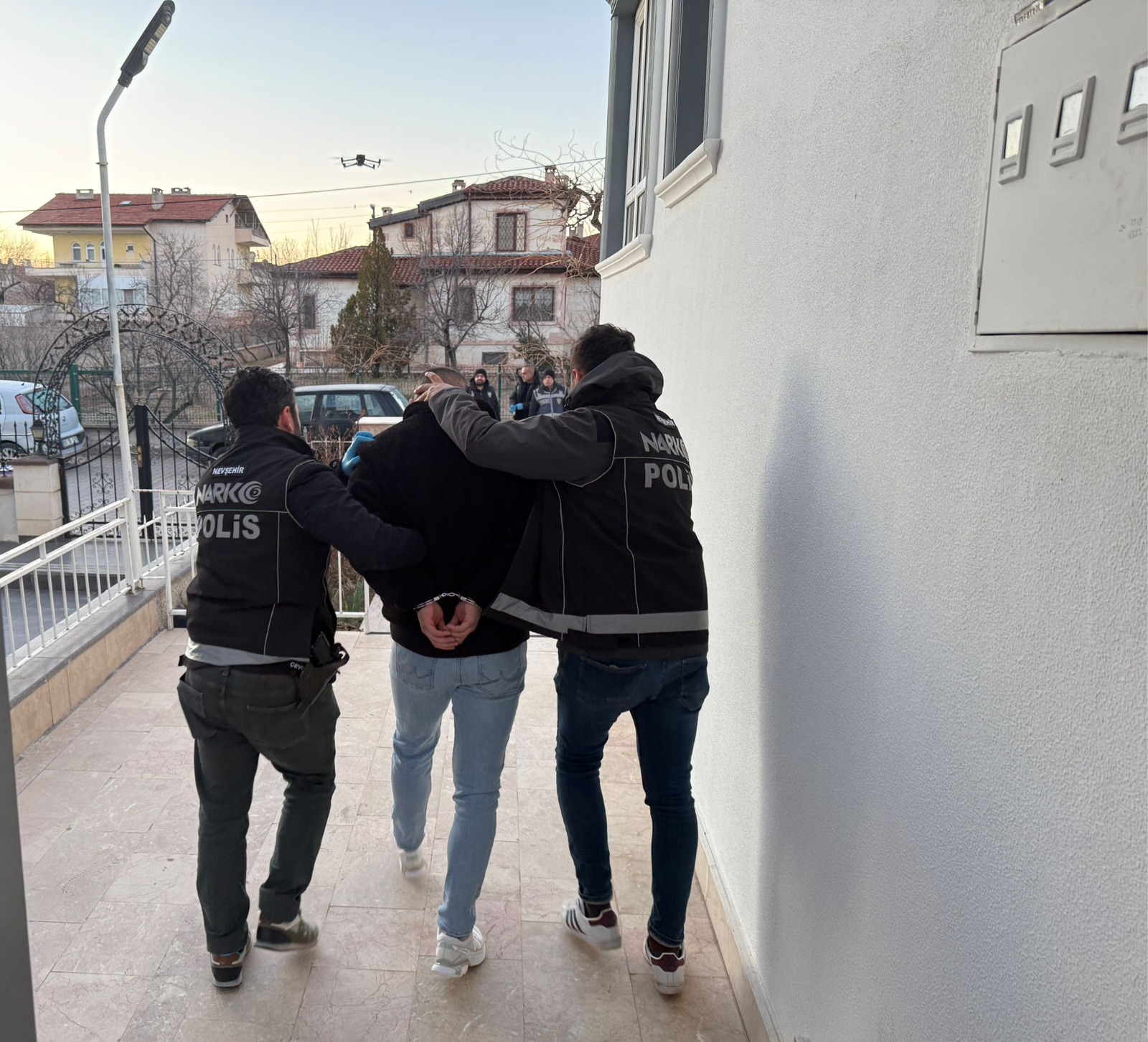 nevsehirde-uyusturucu-operasyonunda-yakalanan-5-zanlidan-4u-tutuklandi-l7zYAVJy.jpg