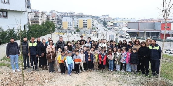 Nilüfer’de minikler tabiat için fidan dikti